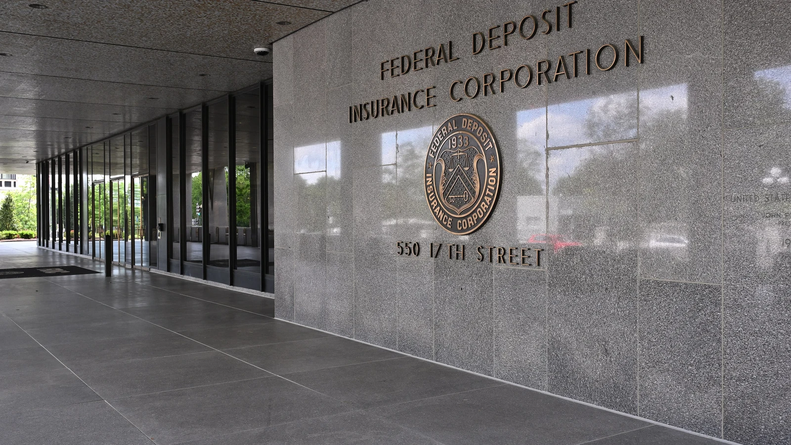 FDIC Cut 1,360 Authorized Positions as Insured Deposits Passed $11 Trillion